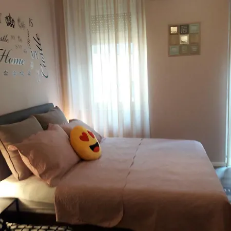 Cozy Ap Rubin, Centre, Fully Furnished, Free Wifi Apartment *