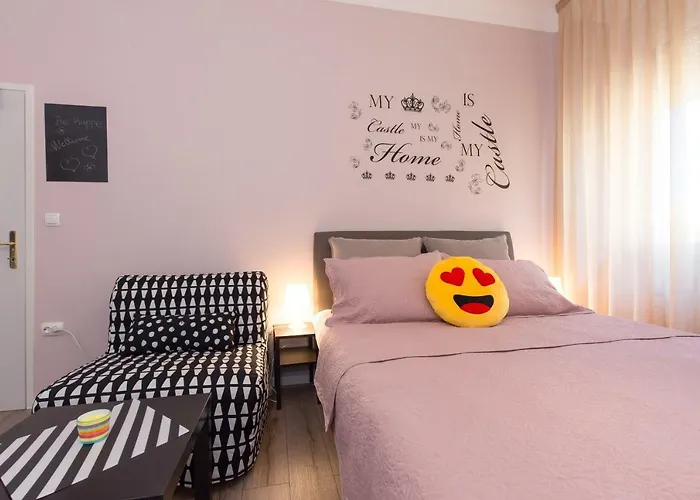 Cozy Ap Rubin, Centre, Fully Furnished, Free Wifi *