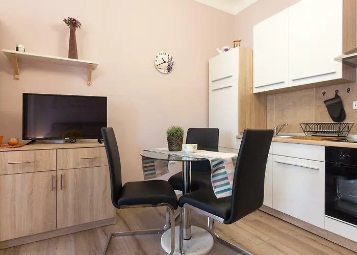 Cozy Ap Rubin, Centre, Fully Furnished, Free Wifi *