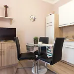 Cozy Ap Rubin, Centre, Fully Furnished, Free Wifi *