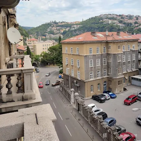 Cozy Ap Rubin, Centre, Fully Furnished, Free Wifi Apartment *