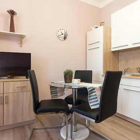 Cozy Ap Rubin, Centre, Fully Furnished, Free Wifi *